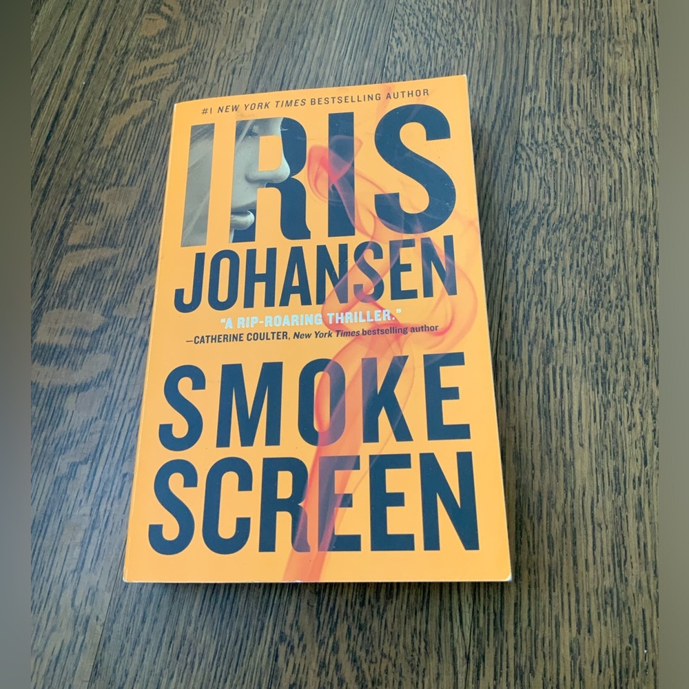 Smoke Screen Iris Johansen Soft Cover Novel Paper Back Adult Excellent Condition
